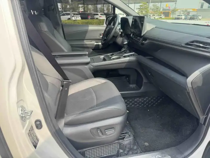 Toyota Sienna 2024 Model Hybrid 2.5L 4WD Premium Edition – фото 9