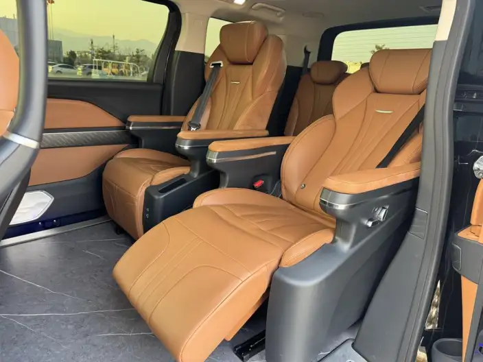 HONGQI HQ9 PHEV 2024 Model 4WD Business Edition – фото 9