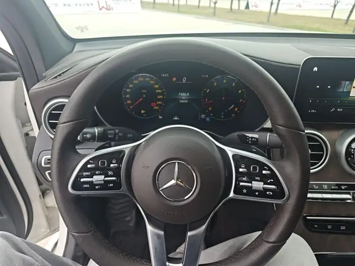 Mercedes-Benz GLC 2022 Model Facelift GLC 300 L 4MATIC Dynamic Model Collector Edition – фото 9