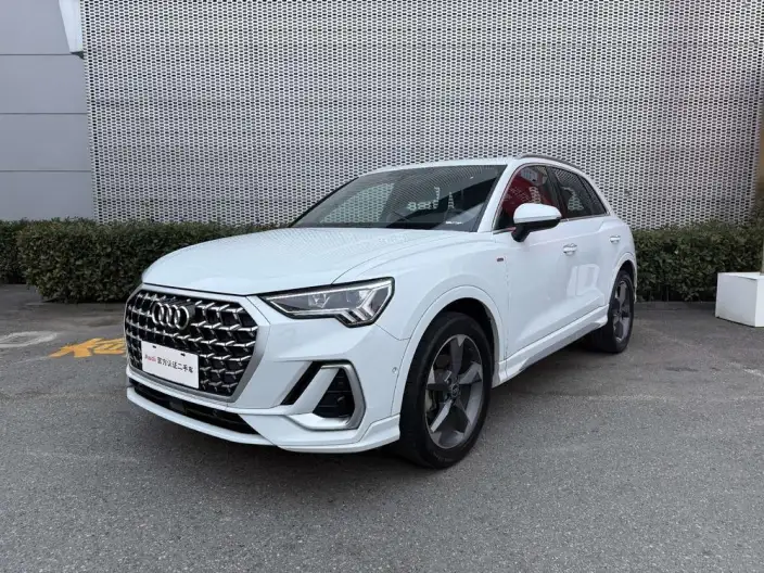 AUDI Q3 2024 Model 35 TFSI Fashion Dynamic Model