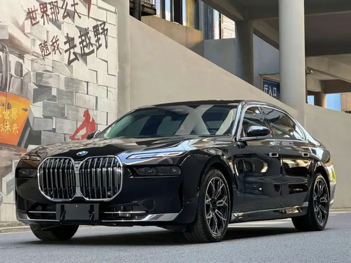BMW 7 Series 2023 Model 735Li Luxury Set – фото 1