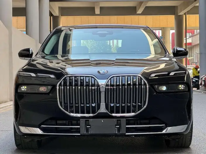BMW 7 Series 2023 Model 735Li Luxury Set – фото 2