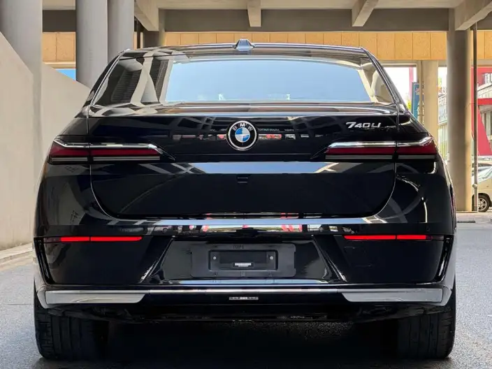 BMW 7 Series 2023 Model 735Li Luxury Set – фото 4