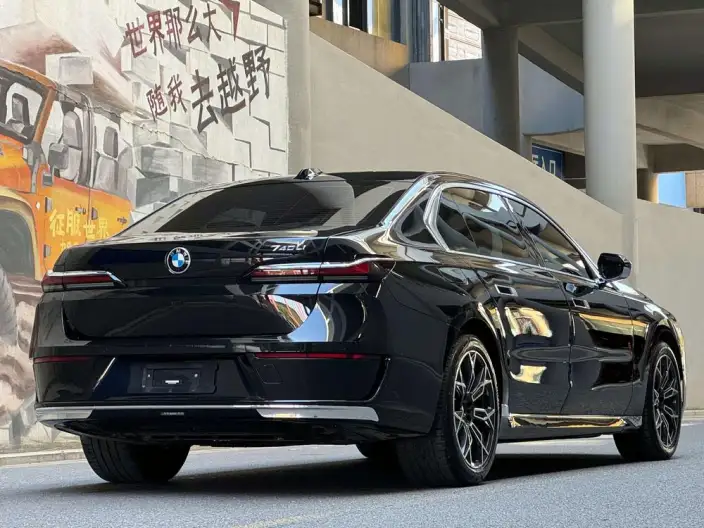 BMW 7 Series 2023 Model 735Li Luxury Set – фото 5