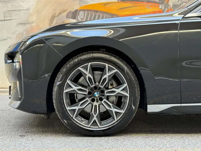 BMW 7 Series 2023 Model 735Li Luxury Set – фото 10