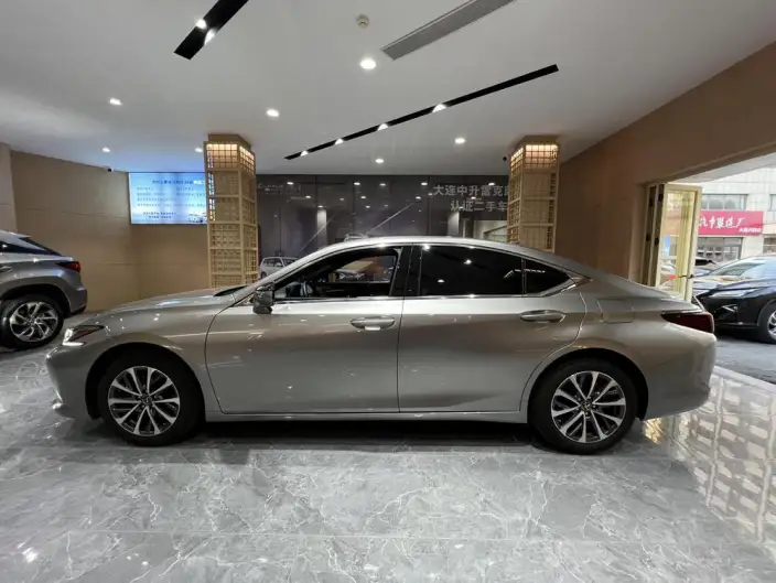 Lexus ES 2024 Model 200 Premium