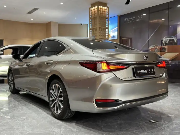 Lexus ES 2024 Model 200 Premium