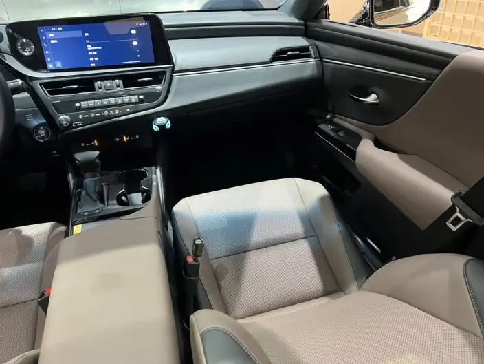 Lexus ES 2024 Model 200 Premium – фото 9