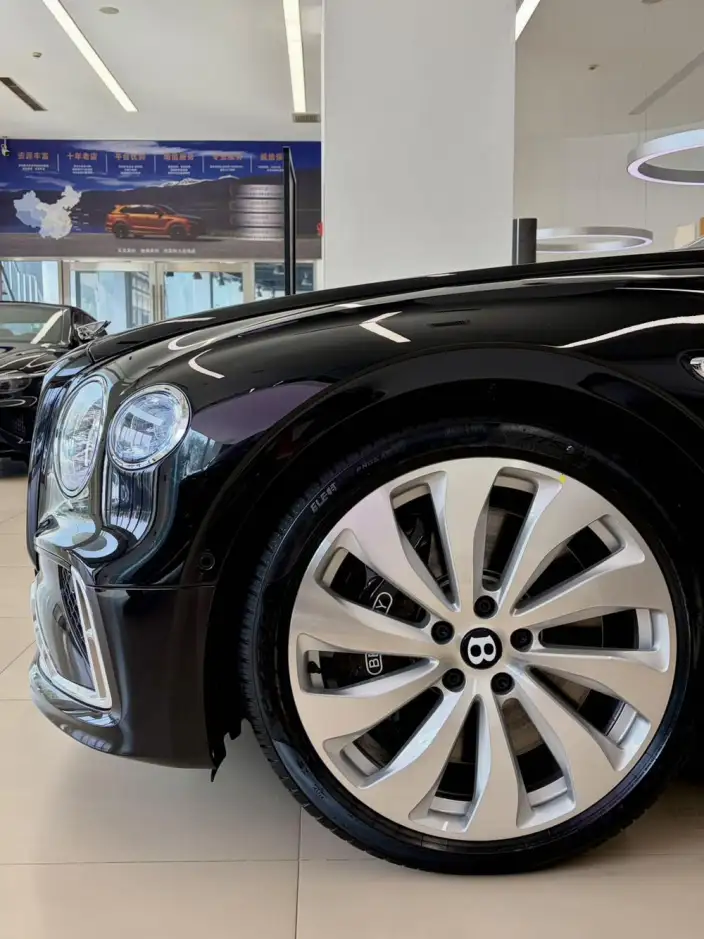 Bentley Flying Spur 2026 Model 4.0T V8 Standard Edition