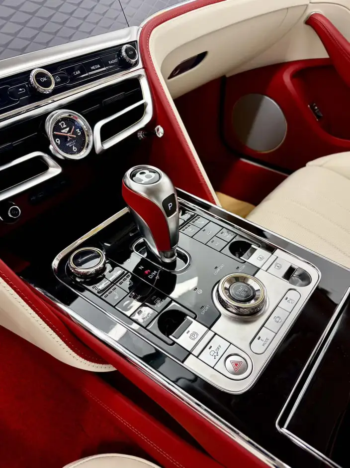 Bentley Flying Spur 2026 Model 4.0T V8 Standard Edition – фото 5