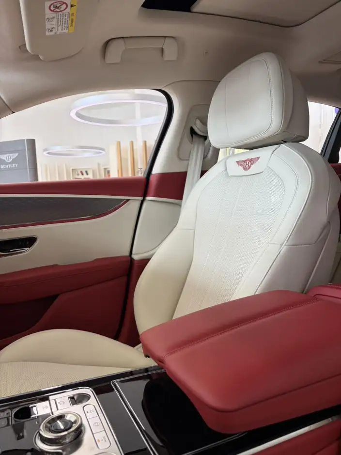 Bentley Flying Spur 2026 Model 4.0T V8 Standard Edition – фото 9