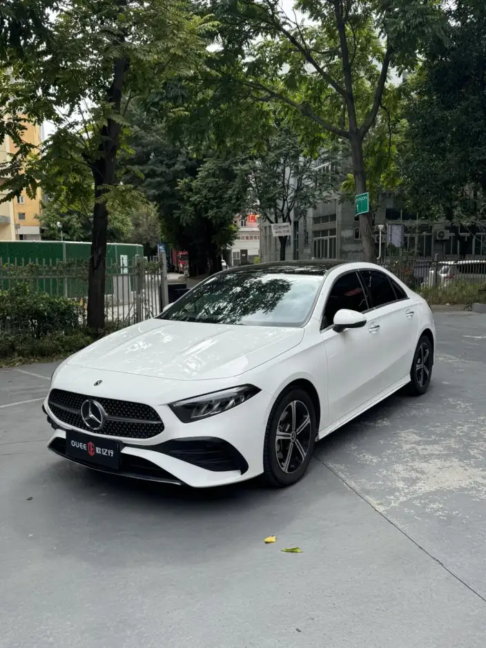 Mercedes-Benz A-class 2024 Model A 200 L Fashion Edition – фото 1