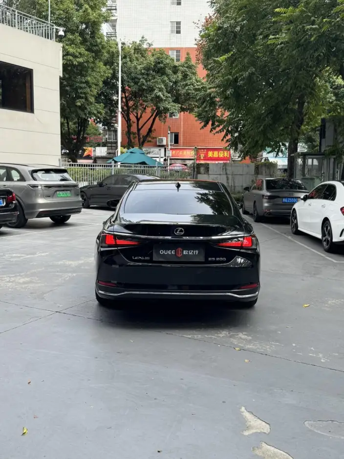 Lexus ES 2022 Model 200 Superior Edition