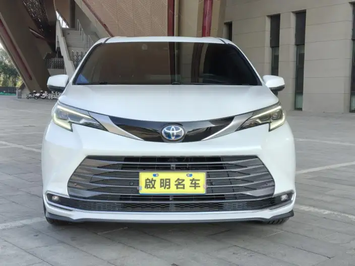 Toyota Sienna 2023 Model Hybrid 2.5L Premium Edition – фото 2