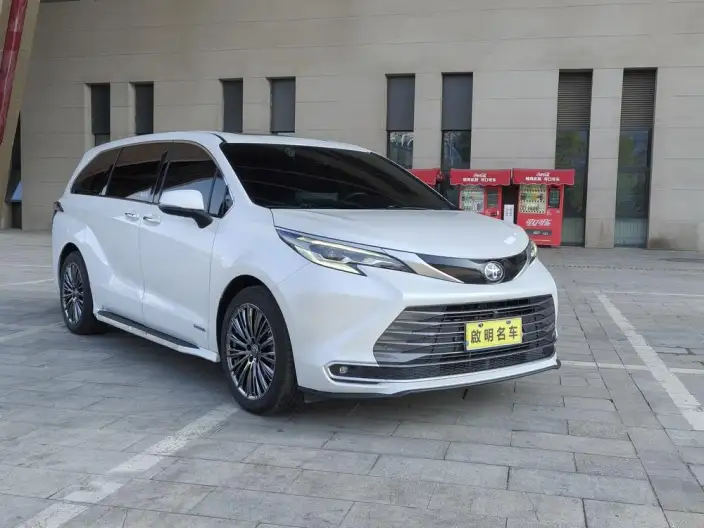 Toyota Sienna 2023 Model Hybrid 2.5L Premium Edition – фото 3