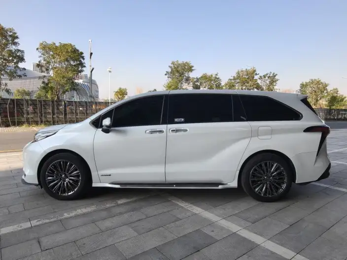 Toyota Sienna 2023 Model Hybrid 2.5L Premium Edition – фото 4