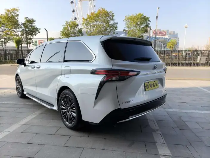 Toyota Sienna 2023 Model Hybrid 2.5L Premium Edition – фото 5