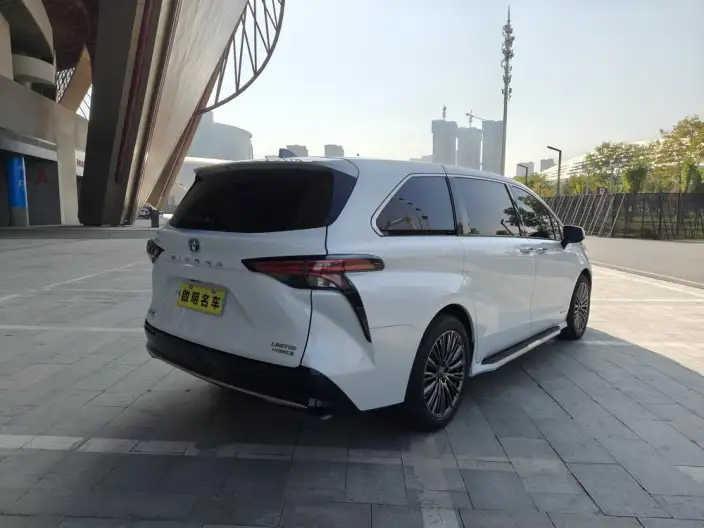 Toyota Sienna 2023 Model Hybrid 2.5L Premium Edition – фото 7