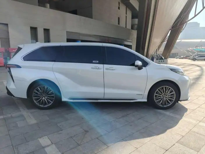 Toyota Sienna 2023 Model Hybrid 2.5L Premium Edition – фото 8