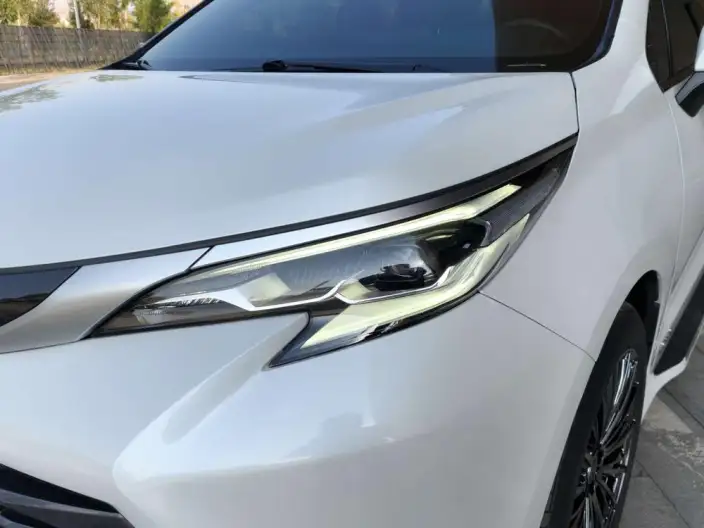 Toyota Sienna 2023 Model Hybrid 2.5L Premium Edition – фото 10