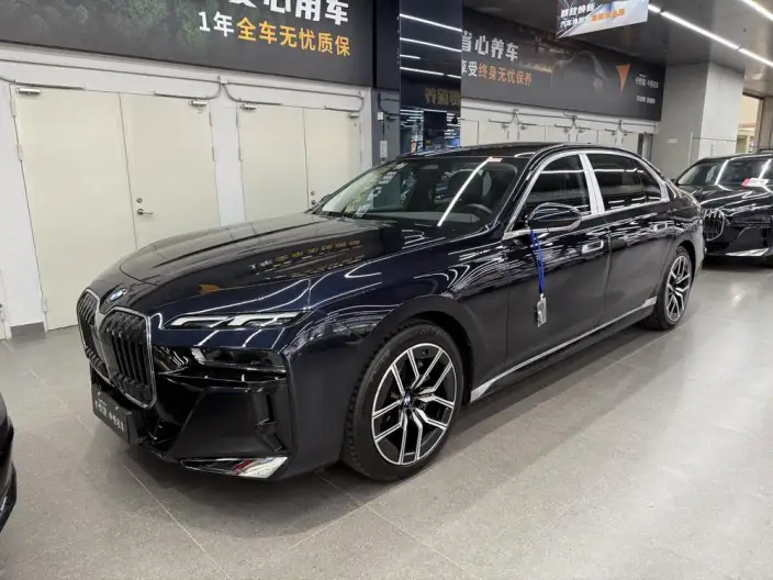 BMW 7 Series 2023 Model 735Li M Sports Set – фото 1