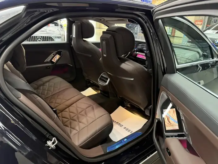 BMW 7 Series 2023 Model 735Li M Sports Set – фото 10