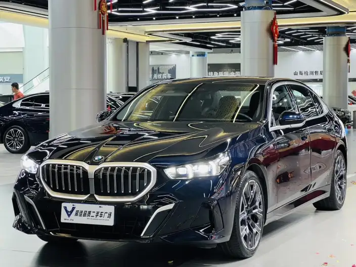 BMW 5 Series 2025 Model 530Li Exclusive Model M Sports Set – фото 1