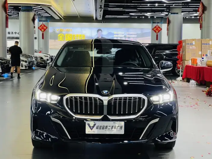 BMW 5 Series 2025 Model 530Li Exclusive Model M Sports Set – фото 2