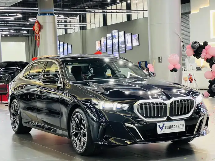 BMW 5 Series 2025 Model 530Li Exclusive Model M Sports Set – фото 3