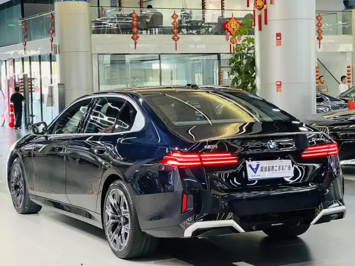 BMW 5 Series 2025 Model 530Li Exclusive Model M Sports Set – фото 4
