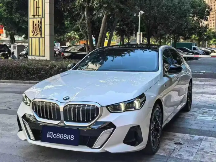 BMW 5 Series 2025 Model 530Li Exclusive Model M Sports Set – фото 1