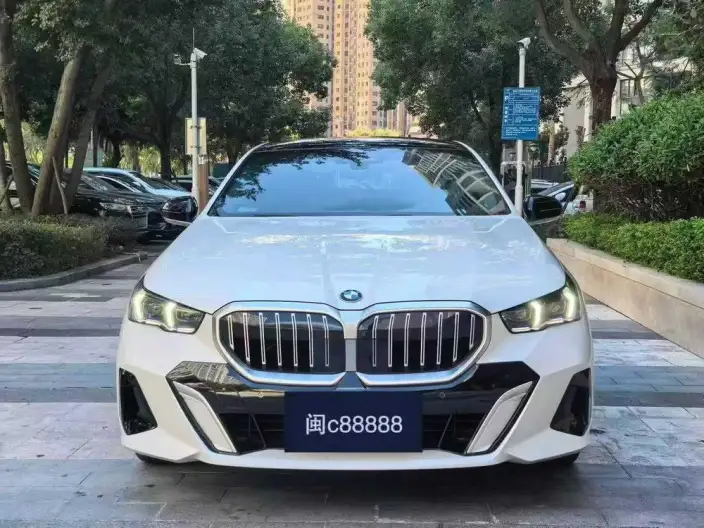 BMW 5 Series 2025 Model 530Li Exclusive Model M Sports Set – фото 2