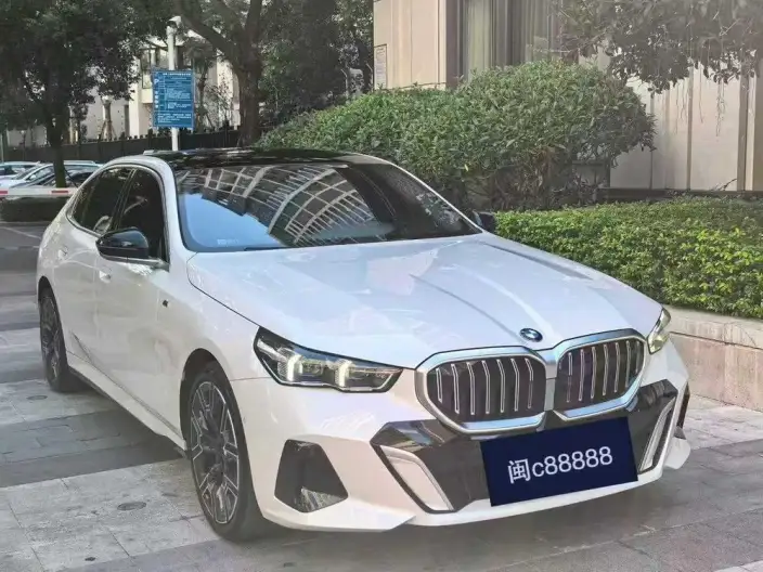 BMW 5 Series 2025 Model 530Li Exclusive Model M Sports Set – фото 3
