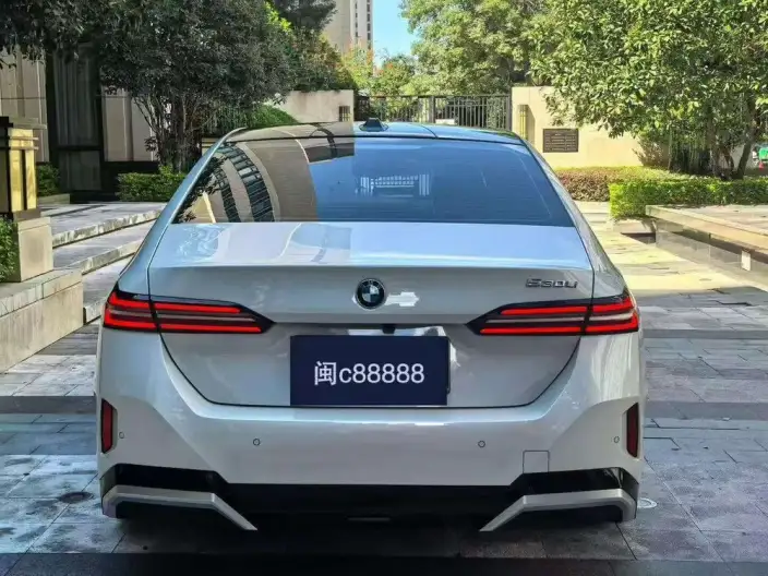 BMW 5 Series 2025 Model 530Li Exclusive Model M Sports Set – фото 5