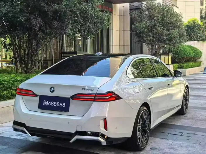 BMW 5 Series 2025 Model 530Li Exclusive Model M Sports Set – фото 6