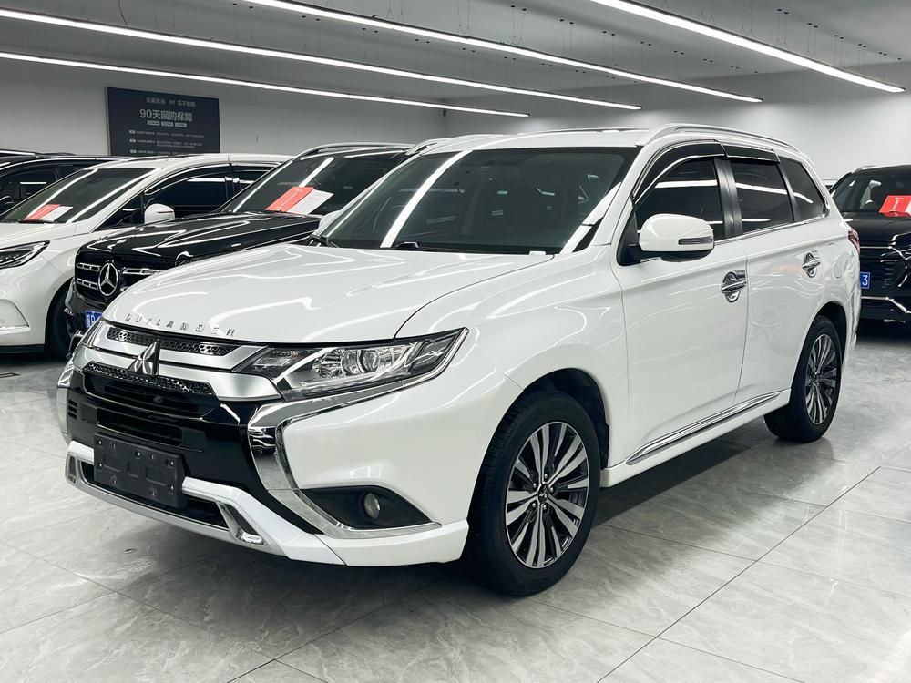 Mitsubishi Outlander 2021 2.0L 2WD Premium 5-Seater – фото 1