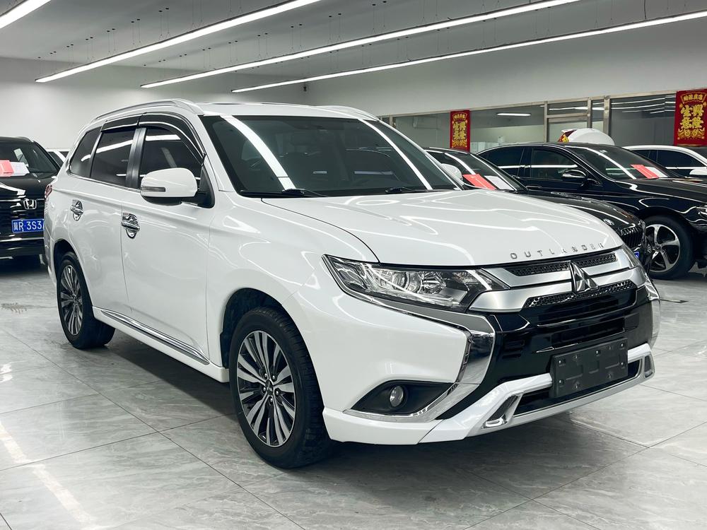 Mitsubishi Outlander 2021 2.0L 2WD Premium 5-Seater – фото 3