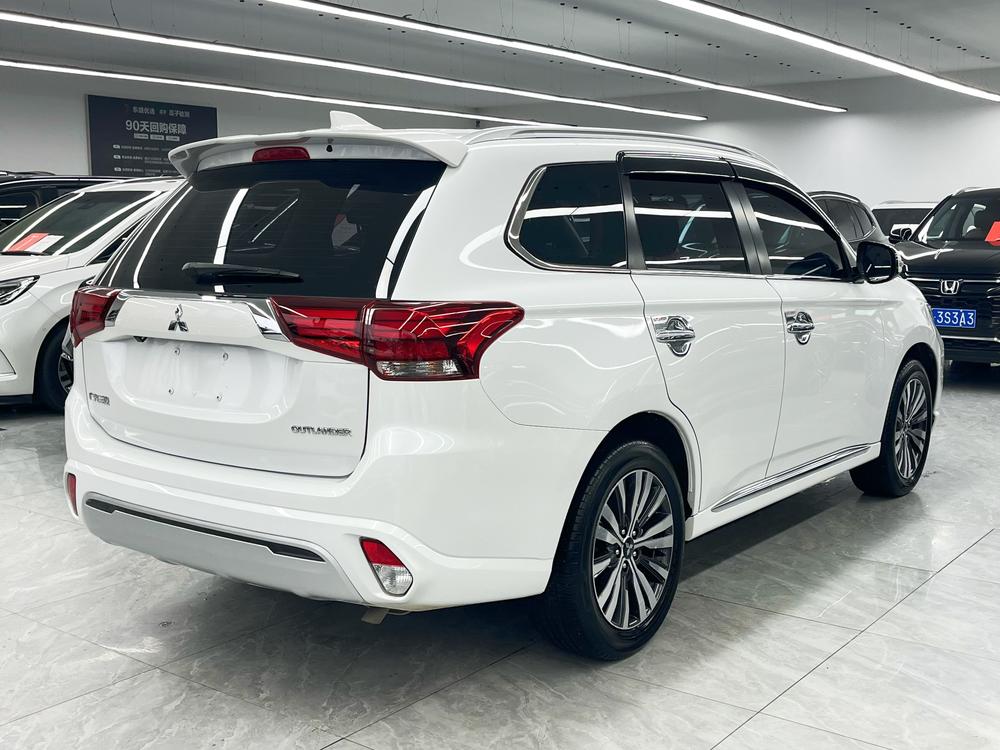 Mitsubishi Outlander 2021 2.0L 2WD Premium 5-Seater – фото 6
