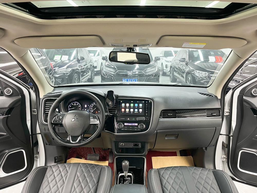 Mitsubishi Outlander 2021 2.0L 2WD Premium 5-Seater – фото 13