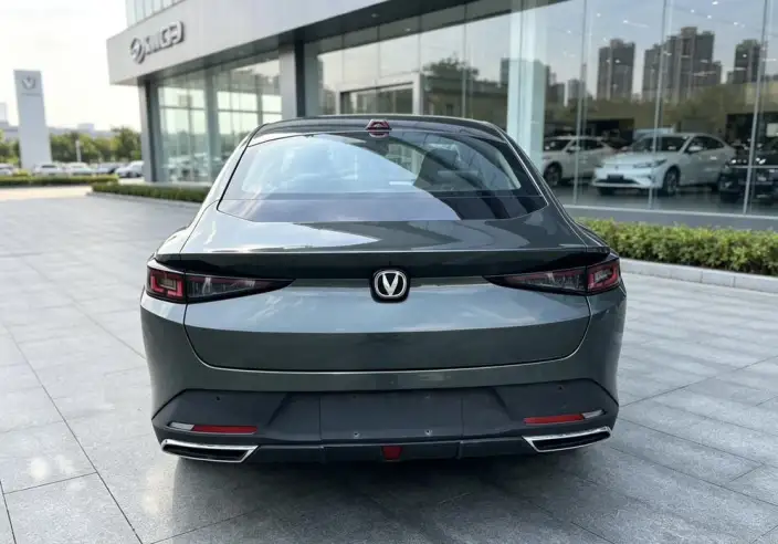 Changan Yida 2023 Model 1.5T GDI Automatic Noble Model – фото 5