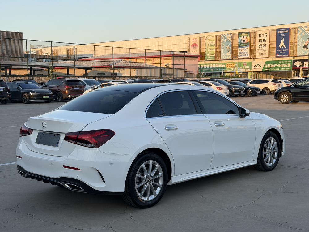 Mercedes-Benz A-class Модель 2022 года комплектация A 200 L Sports sedan Fashion Edition – фото 6