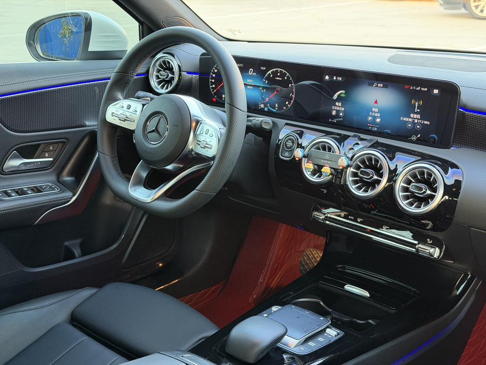 Mercedes-Benz A-class Модель 2022 года комплектация A 200 L Sports sedan Fashion Edition – фото 12