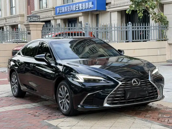 Lexus ES 2025 Model 200 Premium