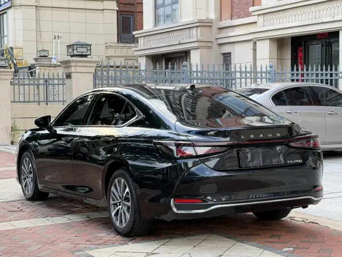 Lexus ES 2025 Model 200 Premium