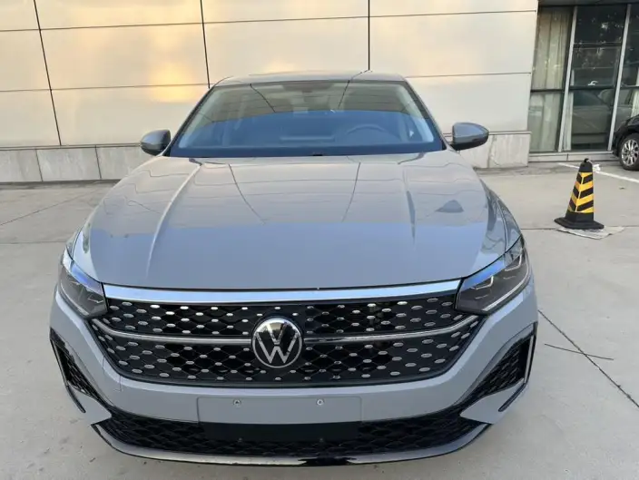 Volkswagen Lavida 2023 Model Facelift 1.5L Automatic Starry Sky Five Million Edition – фото 2