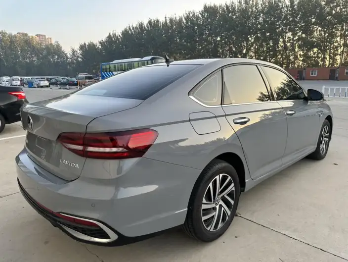 Volkswagen Lavida 2023 Model Facelift 1.5L Automatic Starry Sky Five Million Edition – фото 6