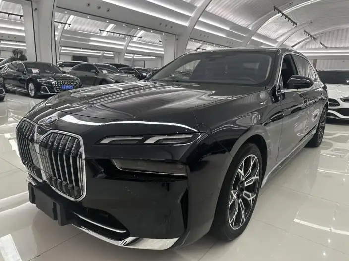 BMW 7 Series 2023 Model 735Li Luxury Set – фото 1
