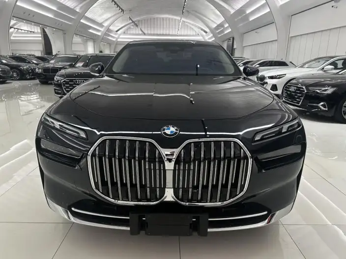 BMW 7 Series 2023 Model 735Li Luxury Set – фото 2