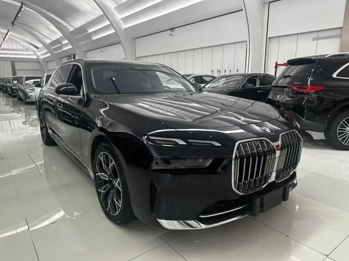 BMW 7 Series 2023 Model 735Li Luxury Set – фото 3