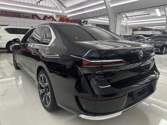 BMW 7 Series 2023 Model 735Li Luxury Set – фото 4